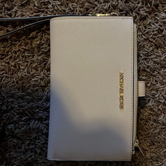 Michael Kors Handbags - Michael Kors Adele Leather Smartphone Wallet